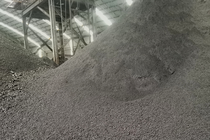 低溫蒸汽余熱煤泥烘干機采用內熱式蒸汽回轉干燥機對濕煤泥進行間接干燥，無三廢產生，節(jié)能環(huán)保，綠色高效，干燥環(huán)境安全。