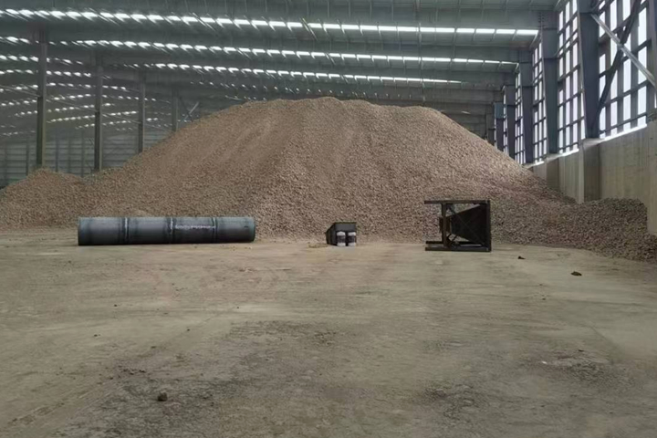 礦石烘干機是東鼎干燥針對冶金建材行業(yè)推出的專用烘干設(shè)備，具有產(chǎn)能大、耐磨損、熱能消耗低、自動化程度高的特點。