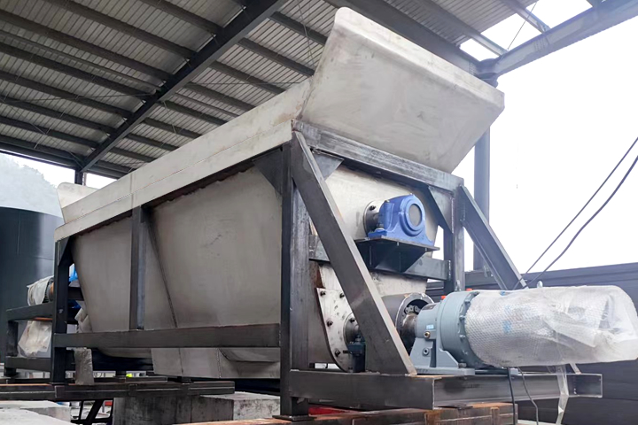 金屬污泥烘干機可以將金屬污泥再加工處理再利用，具有良好的社會經(jīng)濟環(huán)境效益。
