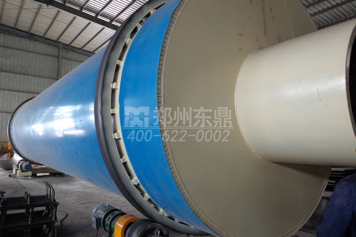 樹皮烘干機可以解決塊莖大、長度長些的樹皮、樹枝、棕櫚絲物料烘干