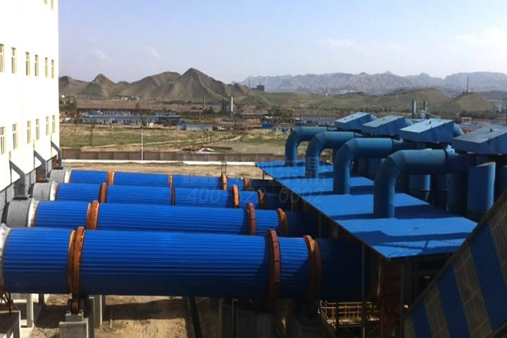 東鼎礦渣烘干機生產(chǎn)線可用于烘干水渣鋼渣、粉煤灰、電石渣、脫硫石膏、粘土、河沙、石英沙等礦渣物料。該系統(tǒng)采用新型三層烘干工藝，全套烘干設(shè)備設(shè)計合理，制作精良，性能穩(wěn)
