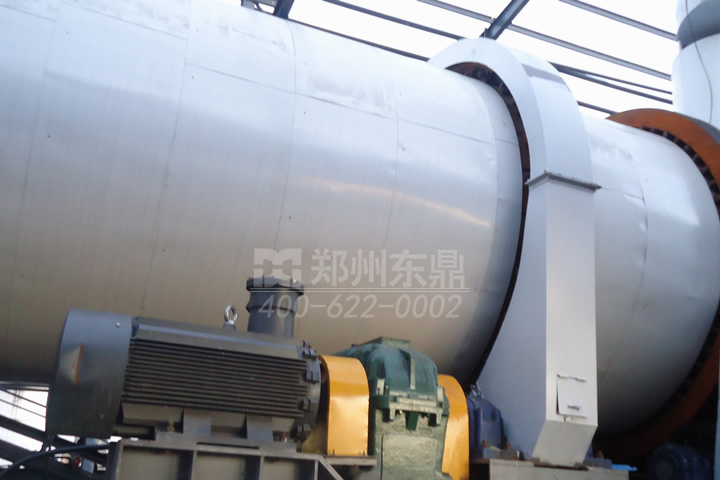 大型精礦粉球團(tuán)類烘干機(jī)設(shè)備是一種處理能力大、穩(wěn)定高效、自動(dòng)化程度高的專用烘干器，適用于鐵精礦、錳礦粉、鈷礦粉、銅精礦、金礦粉、鉛精粉、錫礦粉、汞礦粉、磷精礦、鉬精礦等精礦