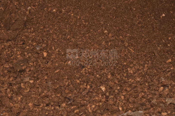 菌菇渣烘干機通過熱能轉(zhuǎn)換快速將菌渣中的多余水分脫除，改善了菌渣的儲裝運特性。
